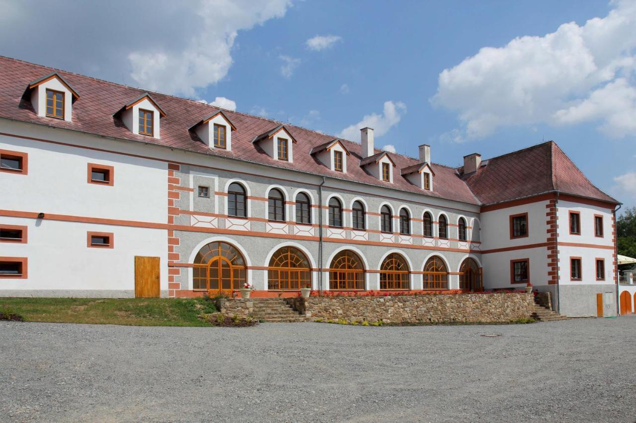 Hotel Zamek Liboun à Louňovice pod Blaníkem Extérieur photo