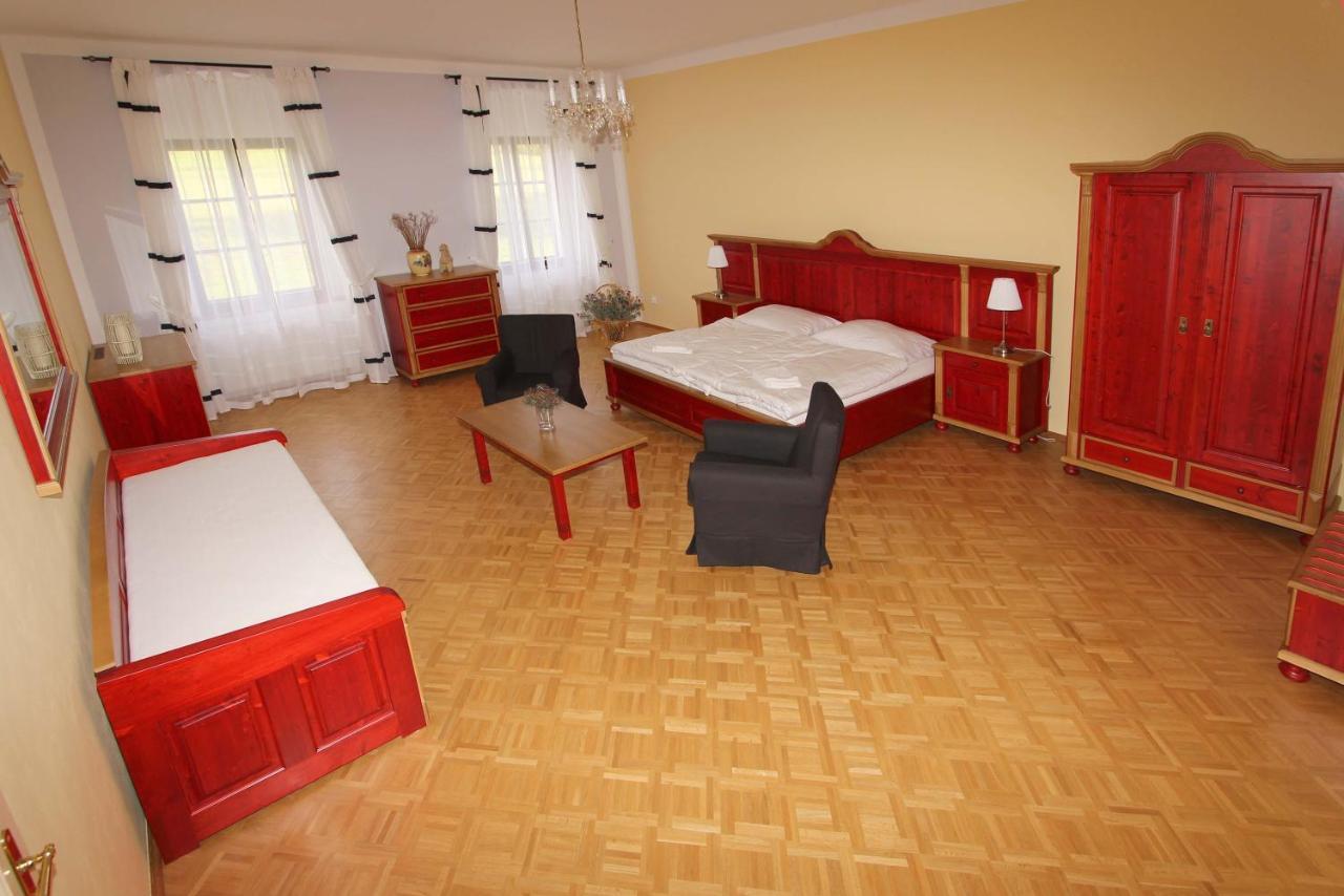 Hotel Zamek Liboun à Louňovice pod Blaníkem Extérieur photo